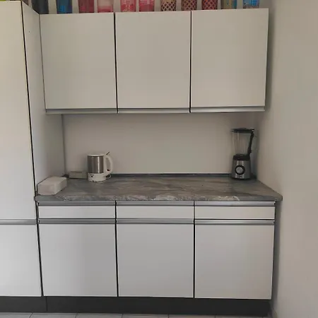 3 Min Walk To Bahnhof -peaceful With Balcony Homestay *