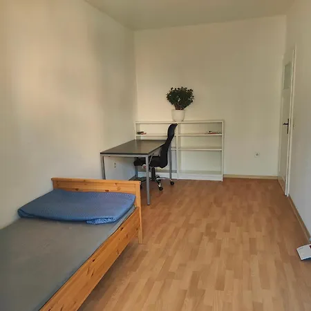 3 Min Walk To Bahnhof -peaceful With Balcony Homestay *